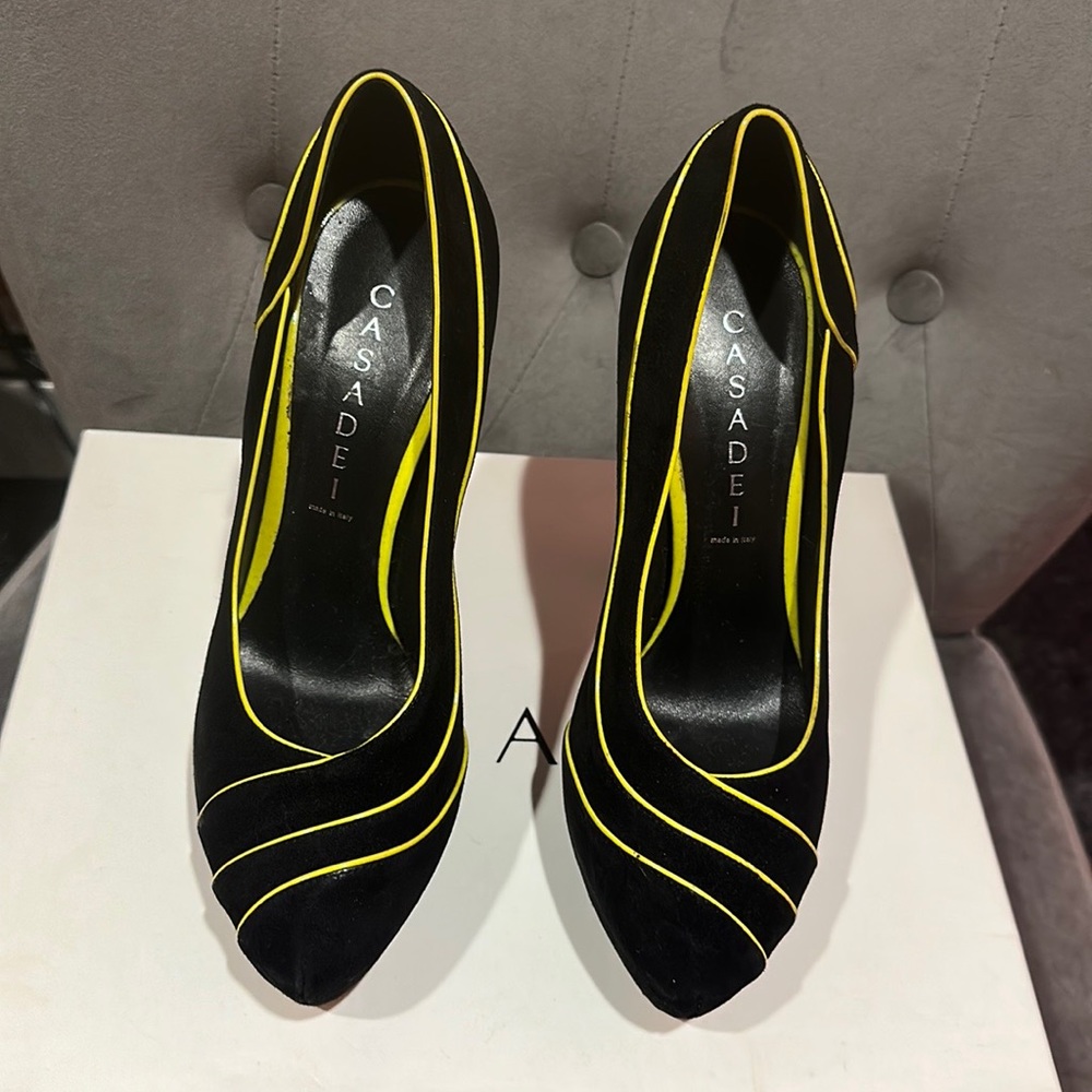 Like New Casadei pumps in very good condition worn twice